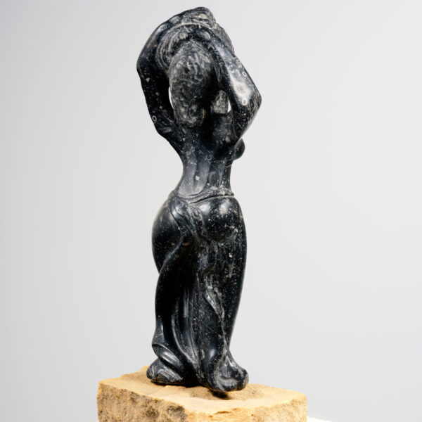 « Femme stylisée » en marbre fossile noir, Georges Oudot (1928-2004), vers 1955, vue 4