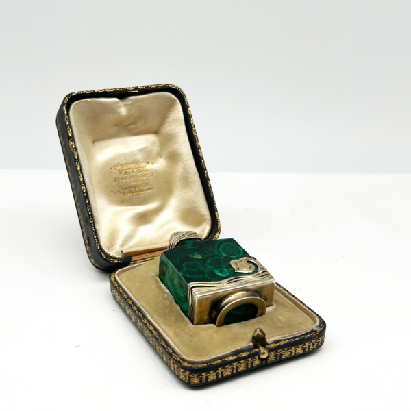 Henri Vever flacon malachite monture argent courbes végétales écrin d’origine couronne de baron circa 1900