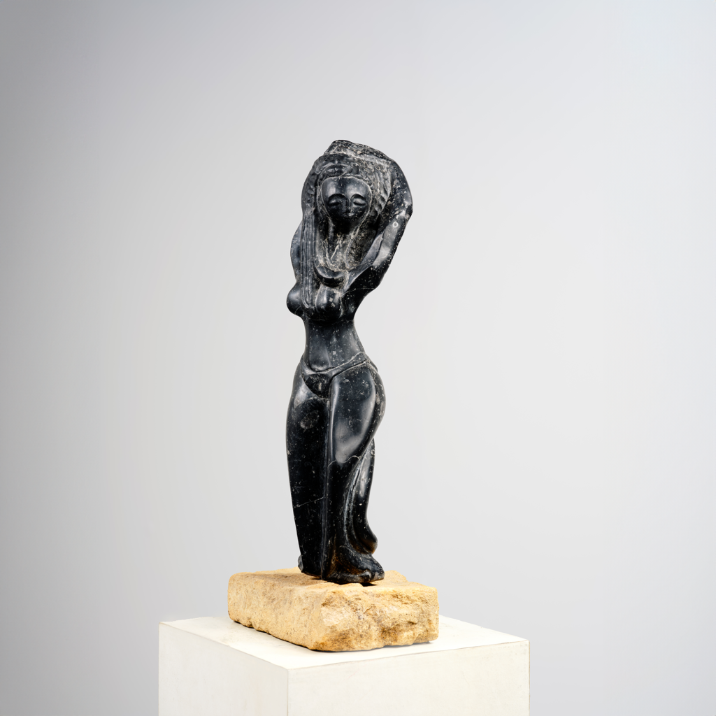 « Femme stylisée » en marbre fossile noir, Georges Oudot (1928-2004), vers 1955