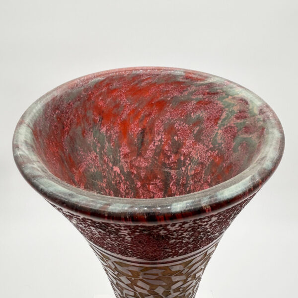 Vase cornet en verre mauve dégagé à l’acide, Daum Nancy, vers 1940, vue 4