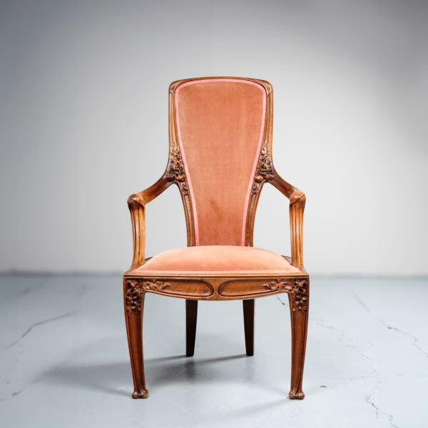 Fauteuil Les Tomates Louis Majorelle noyer sculpté décor végétal Art nouveau vers 1904
