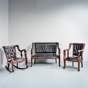 Salon en bois sculpté de masques grotesques, vers 1880