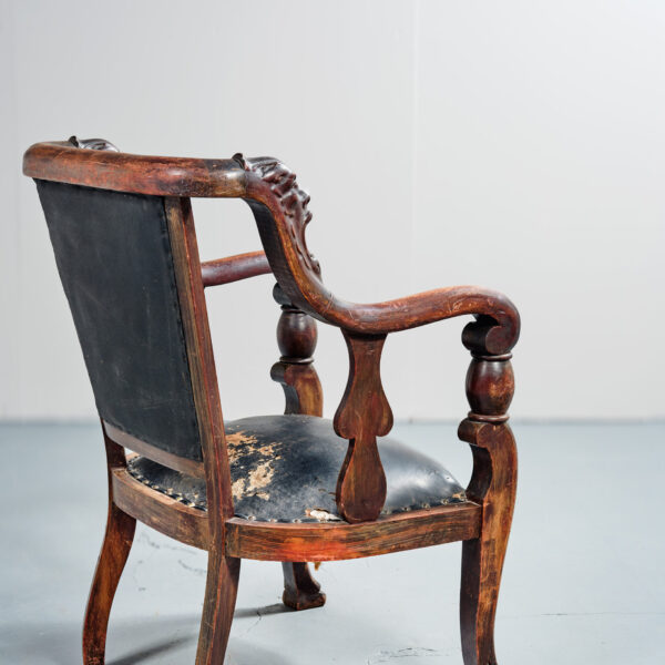 Salon en bois sculpté de masques grotesques, canapé et paire de fauteuils, vers 1880, vue 8