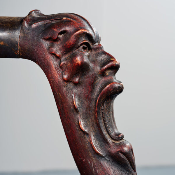 Salon en bois sculpté de masques grotesques, canapé et paire de fauteuils, vers 1880, vue 9