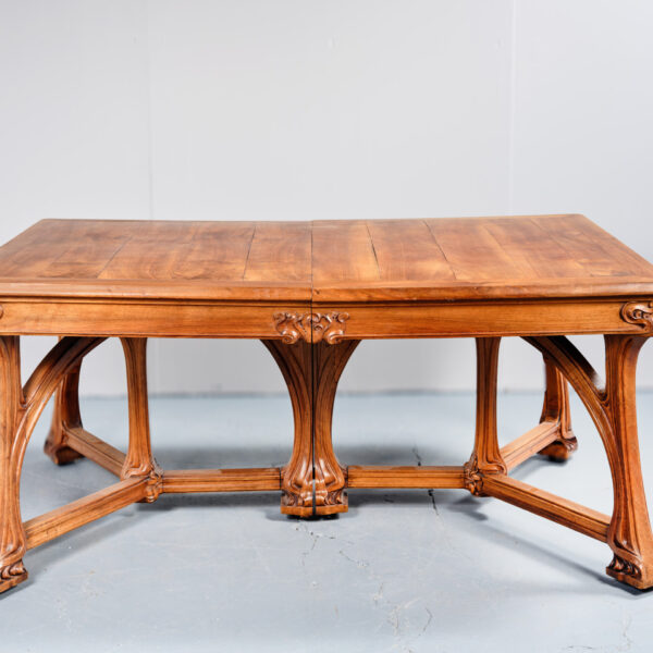 Dining table in carved walnut, Eugène Gaillard (1862-1933), circa 1900, view 2