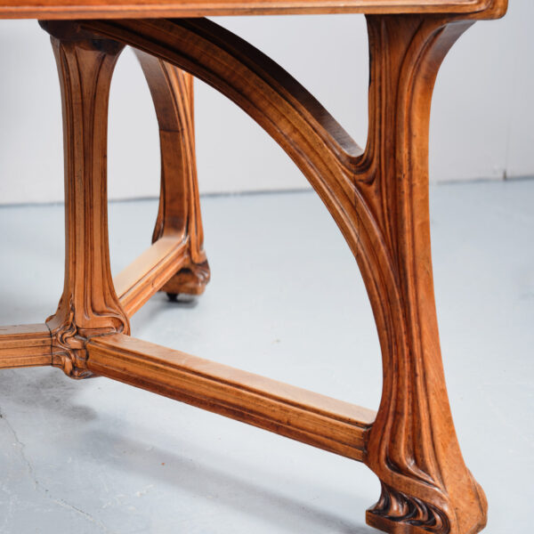 Dining table in carved walnut, Eugène Gaillard (1862-1933), circa 1900, view 3