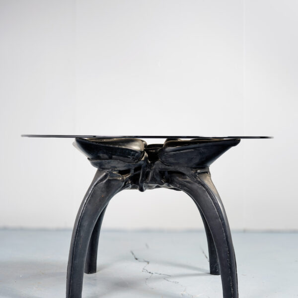Sculptural table in black resin, Leonardo Delfino (1928-2022), circa 1970, view 2