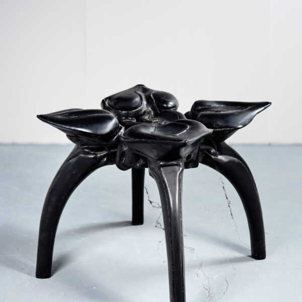Sculptural table in black resin, Leonardo Delfino (1928-2022), circa 1970, view 3