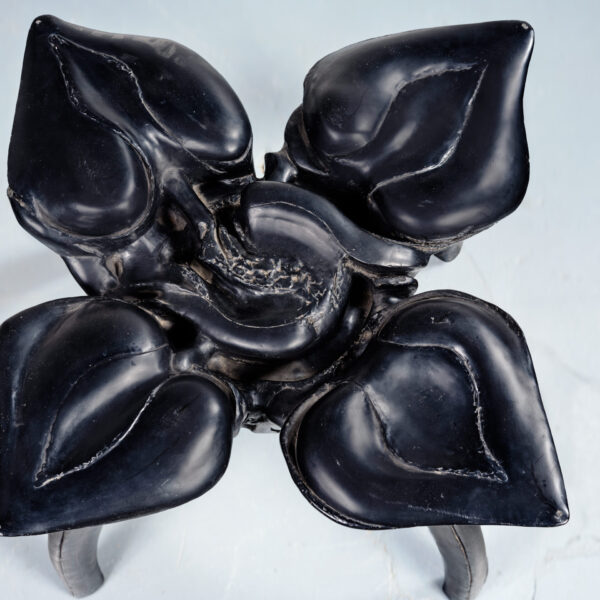 Sculptural table in black resin, Leonardo Delfino (1928-2022), circa 1970, view 5