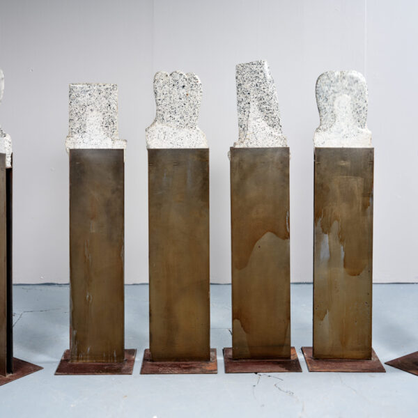 Suite de six totems en granite, Tetsuo Harada (1949-2024), 2002, vue 2
