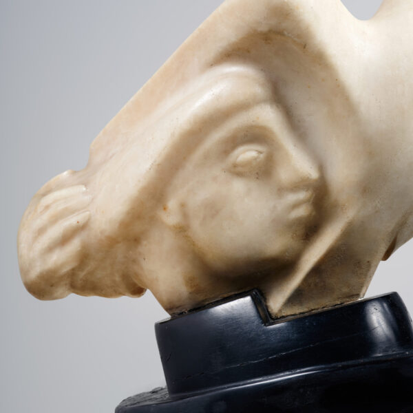 « Femme à l’oiseau » en albâtre, Maurice Lambert (1901-1964), vers 1930, vue 3