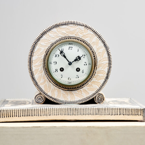 Pendule en céramique « Léda et le Cygne », Jean Mayodon (1893-1967), vers 1945, vue 2