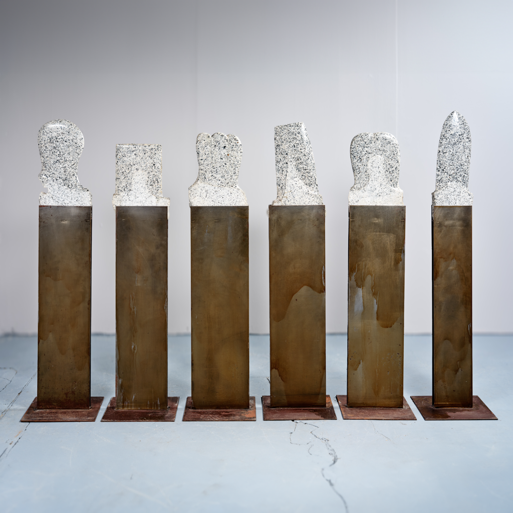 Suite de six totems en granite, Tetsuo Harada (1949-2024), 2002