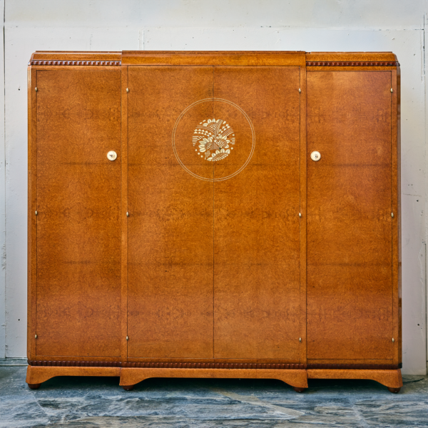 Jules Leleu armoire d’apparat loupe de noyer acajou ivoire motif fleurs stylisées vers 1927