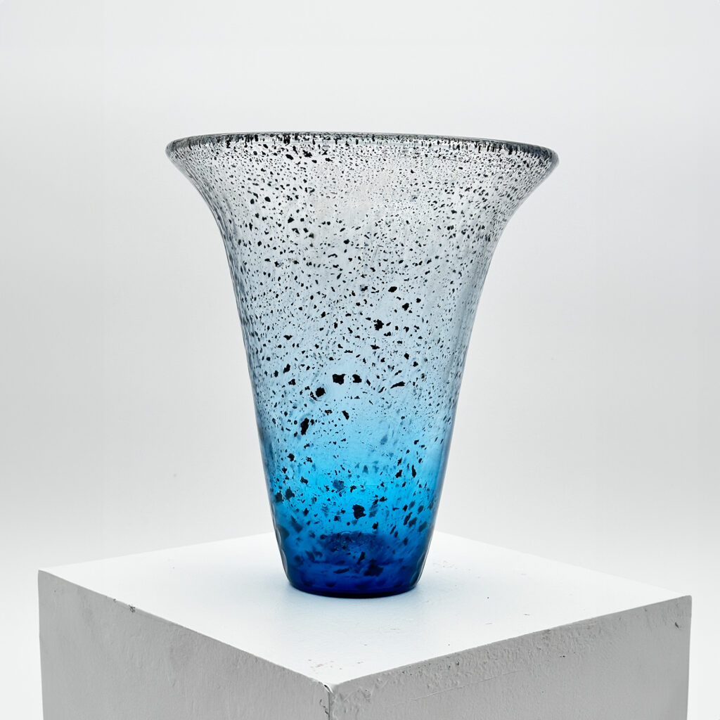 Vase en verre à inclusions bleues, Paul Nicolas (1875-1952), Nancy, vers 1930