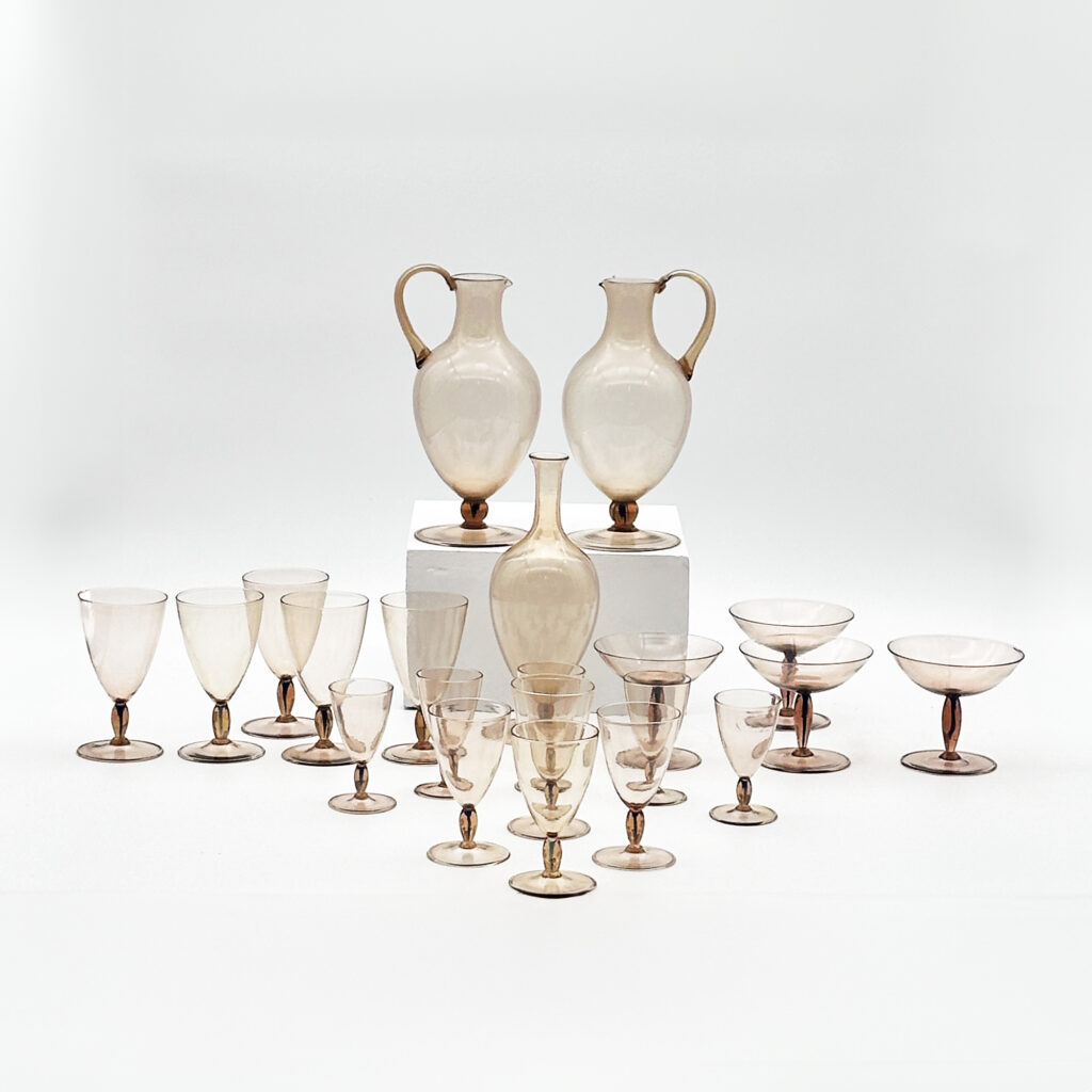 Service de verres et carafes en verre rose, Carlo Scarpa (1906-1978) pour MVM Cappellin