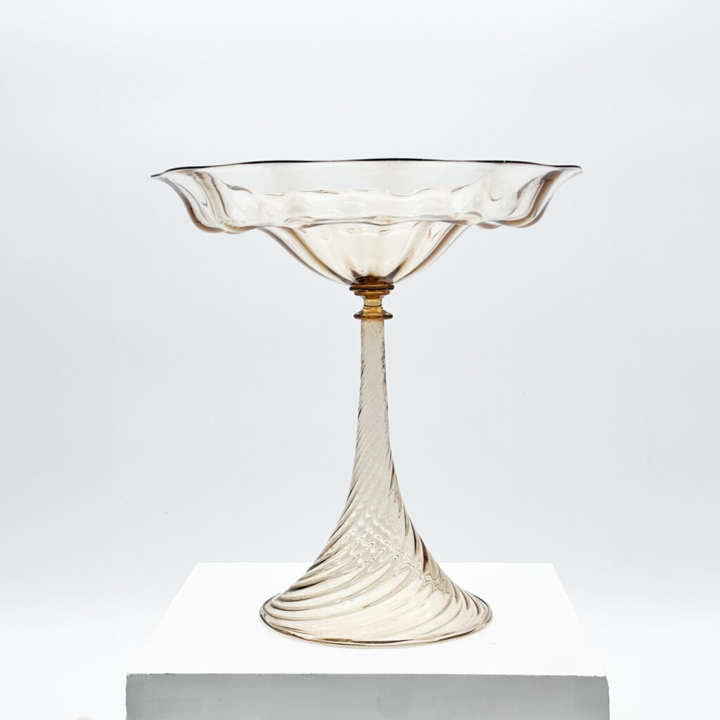 Footed bowl vase in pink glass, Vittorio Zecchin (1878-1947) for MVM Cappellin, circa 1925