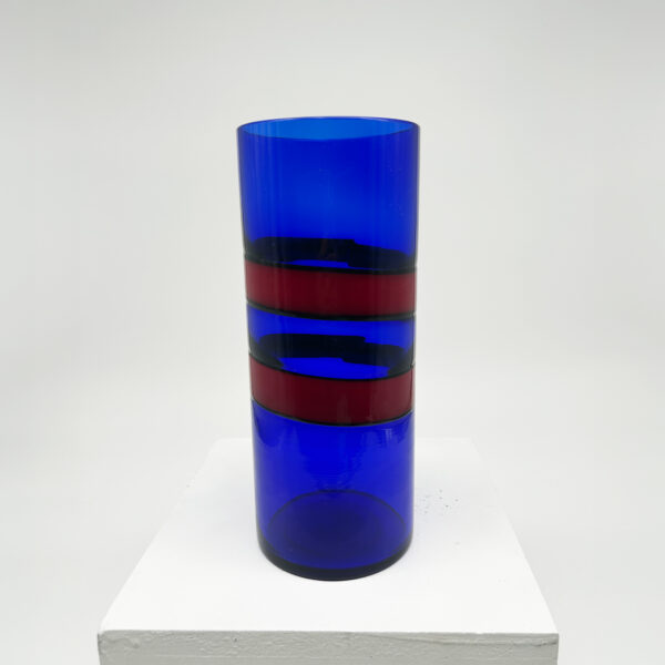 Vase tube Venini verre soufflé a fasce orizzontali bandes rouges fond bleu foncé ca. 1953