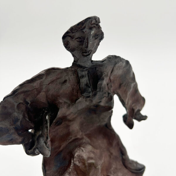 Personnage assis en bronze, Josette Rispal (née en 1946), fonte Susse, vue 3