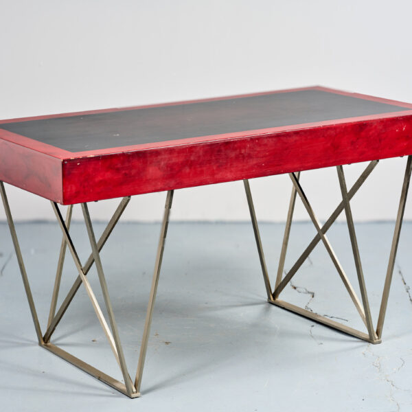 Bureau en laque bordeaux et noire sur piètement en acier, Maison Charles, vers 1960, vue 4
