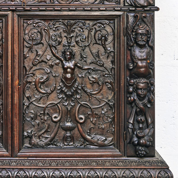 Armoire à deux corps en noyer sculpté de soldats et de rois, XVIIe-XIXe siècle, vue 11