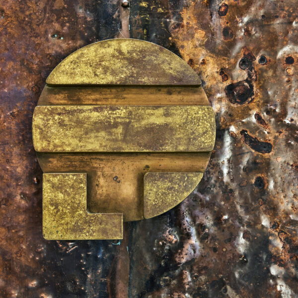 Cheminée sculpturale en plaques cuivrées, années 1970-1980, vue 3