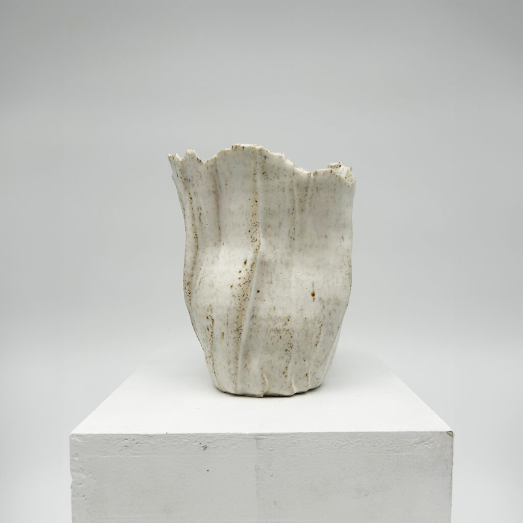 “Coral” vase in white glazed ceramic, Jessie Lim (b. 1954), circa 1990