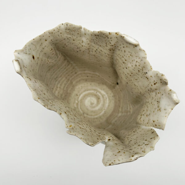 “Coral” vase in white glazed ceramic, Jessie Lim (b. 1954), circa 1990, view 5