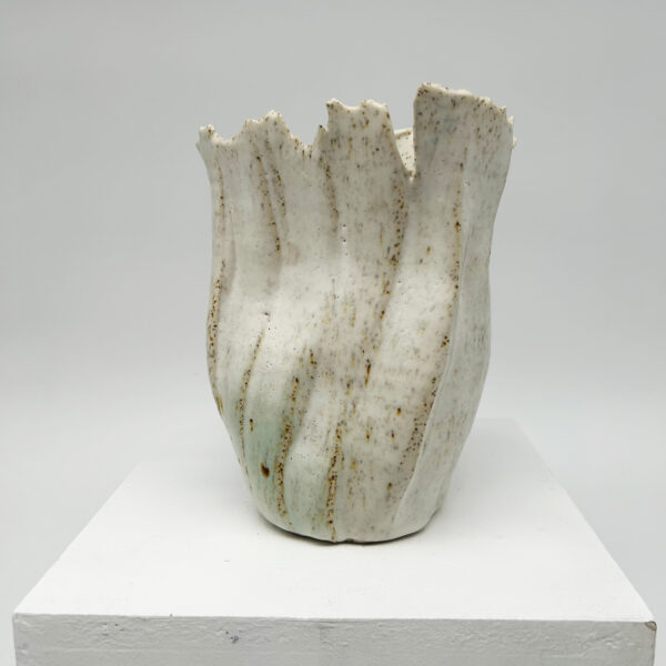“Coral” vase in white glazed ceramic, Jessie Lim (b. 1954), circa 1990, view 4