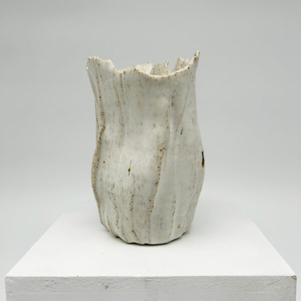 “Coral” vase in white glazed ceramic, Jessie Lim (b. 1954), circa 1990, view 2