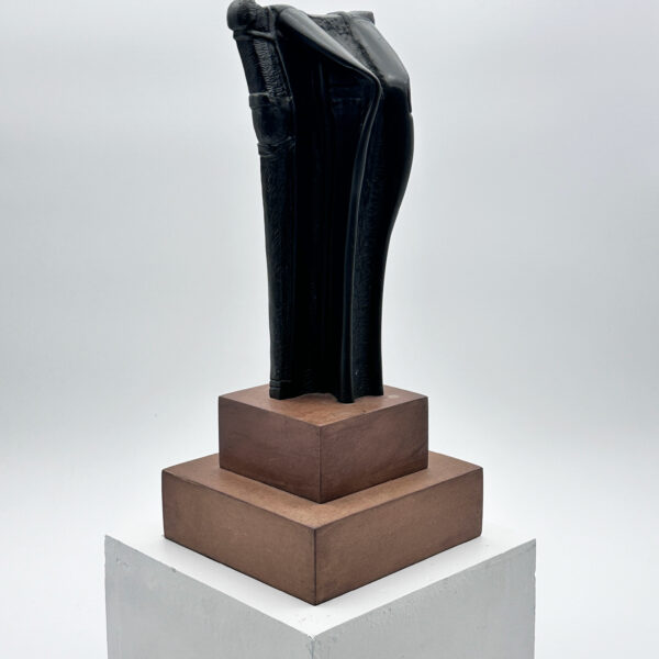 Sculpture « Le Mystère » en bronze à patine noire, Leonardo Delfino (1928-2022), 1986, vue 2
