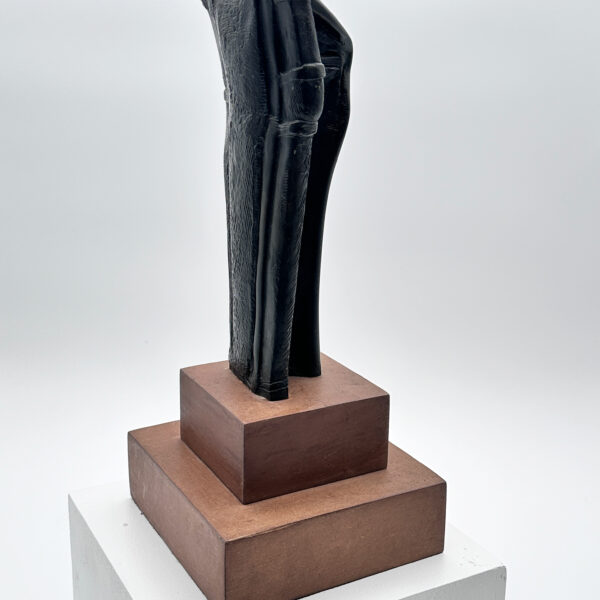 Sculpture « Le Mystère » en bronze à patine noire, Leonardo Delfino (1928-2022), 1986, vue 3