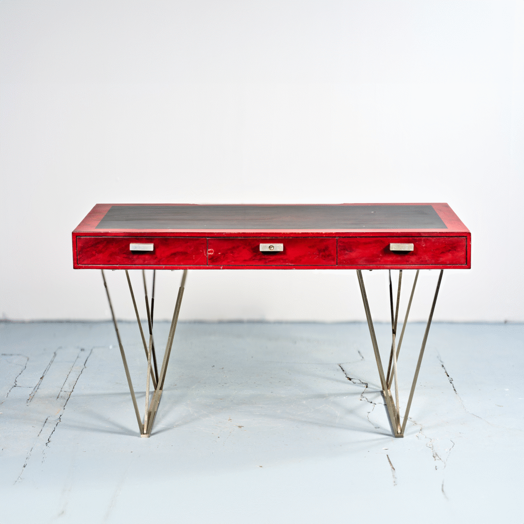 Bureau en laque bordeaux et noire sur piètement en acier, Maison Charles, vers 1960