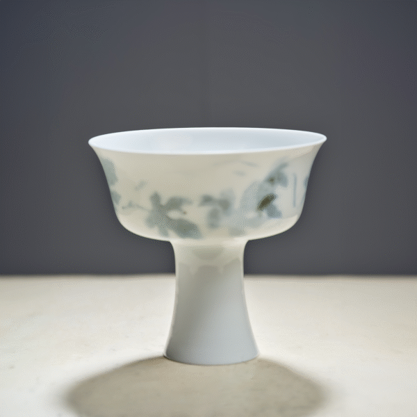Coupe évasée porcelaine Sèvres haut piédouche frise florale émaux gris-bleu ca. 1970 signatures
