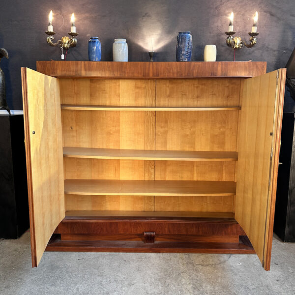 Cabinet à deux vantaux à cartouche en parchemin, Jean Pascaud (1903-1996), vue 2