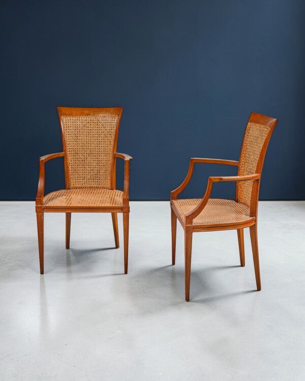 Paire de fauteuils cannés en acajou, vers 1950