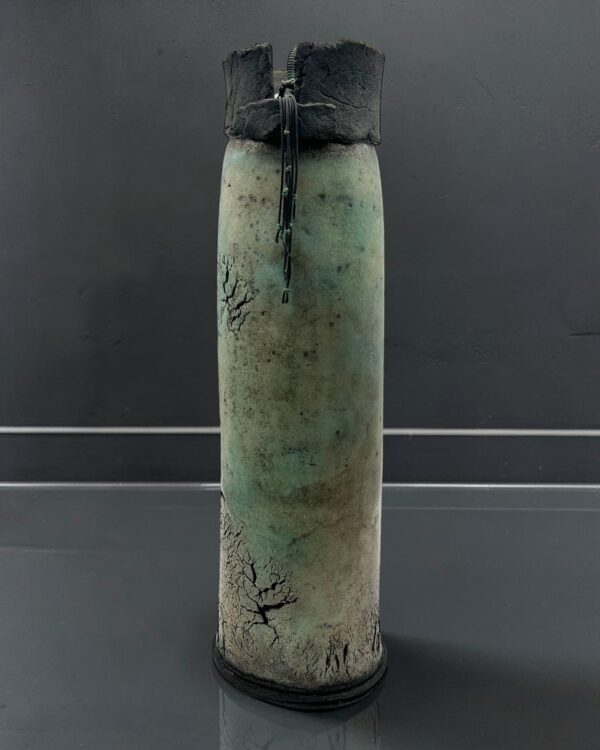 Vase architecturé en céramique raku