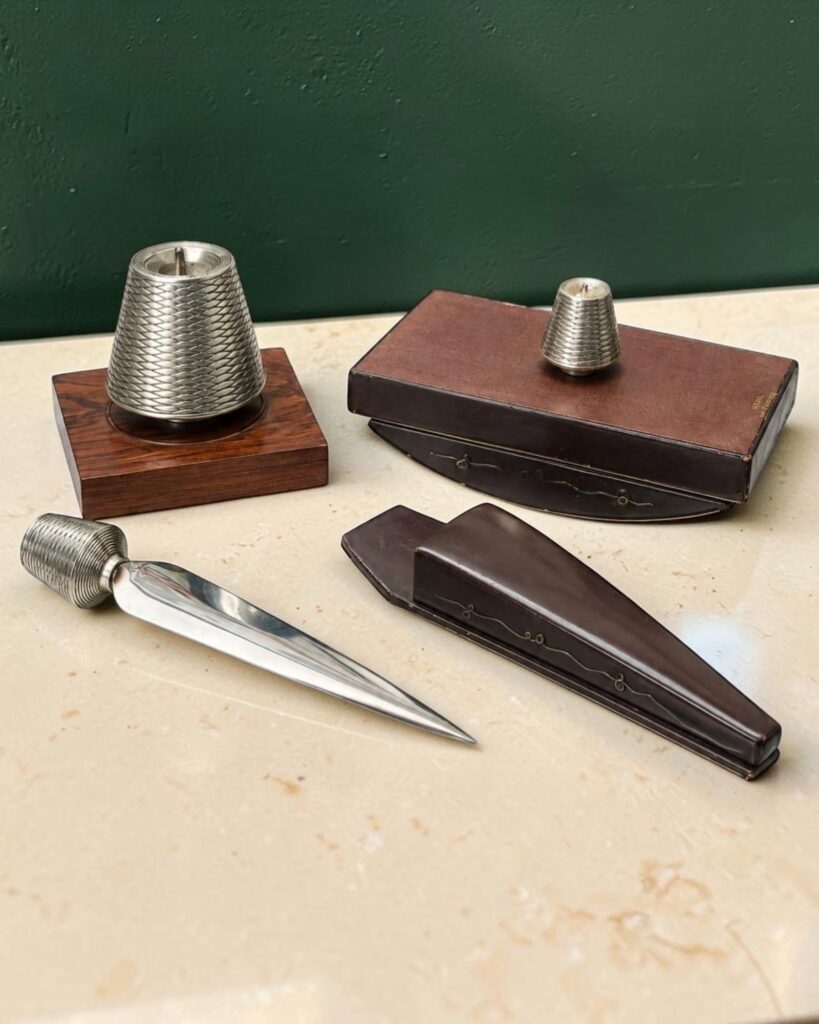 Ensemble de bureau en argent et bois, vers 1950