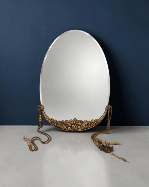 Miroir ovale en bois doré sculpté, attribué à Paul Follot (1877-1941), vers 1925